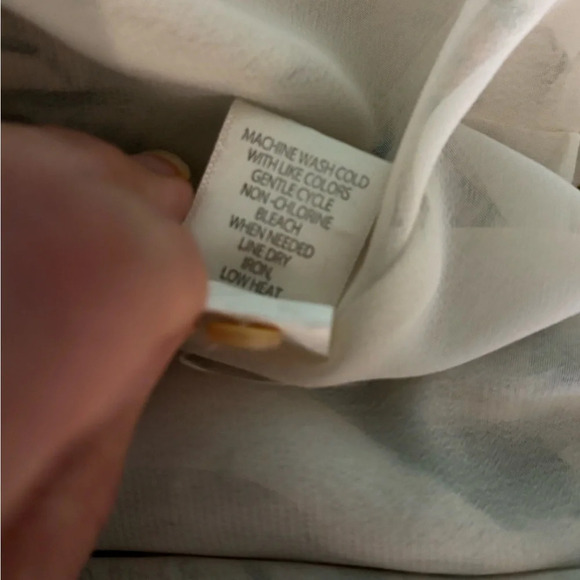 Max Studio Womens Sleeveless Top Birds Butterfly Floral Keyhole neck size small - Picture 8 of 10